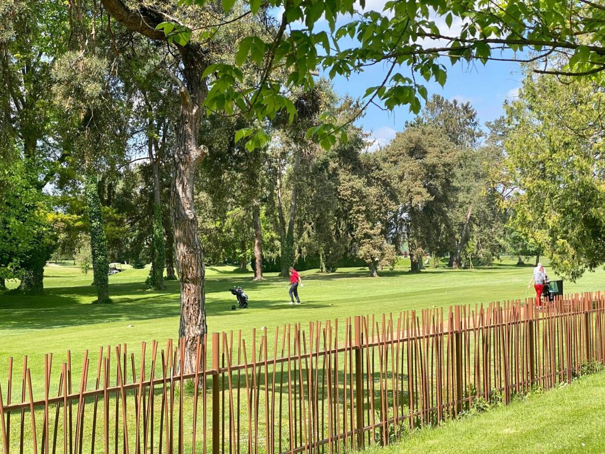 Charmant F1 avec terrasse et vue sur jardin arboré - fraicheur naturelle du rez de jardin - parking Bellerive-sur-Allier Exterior foto